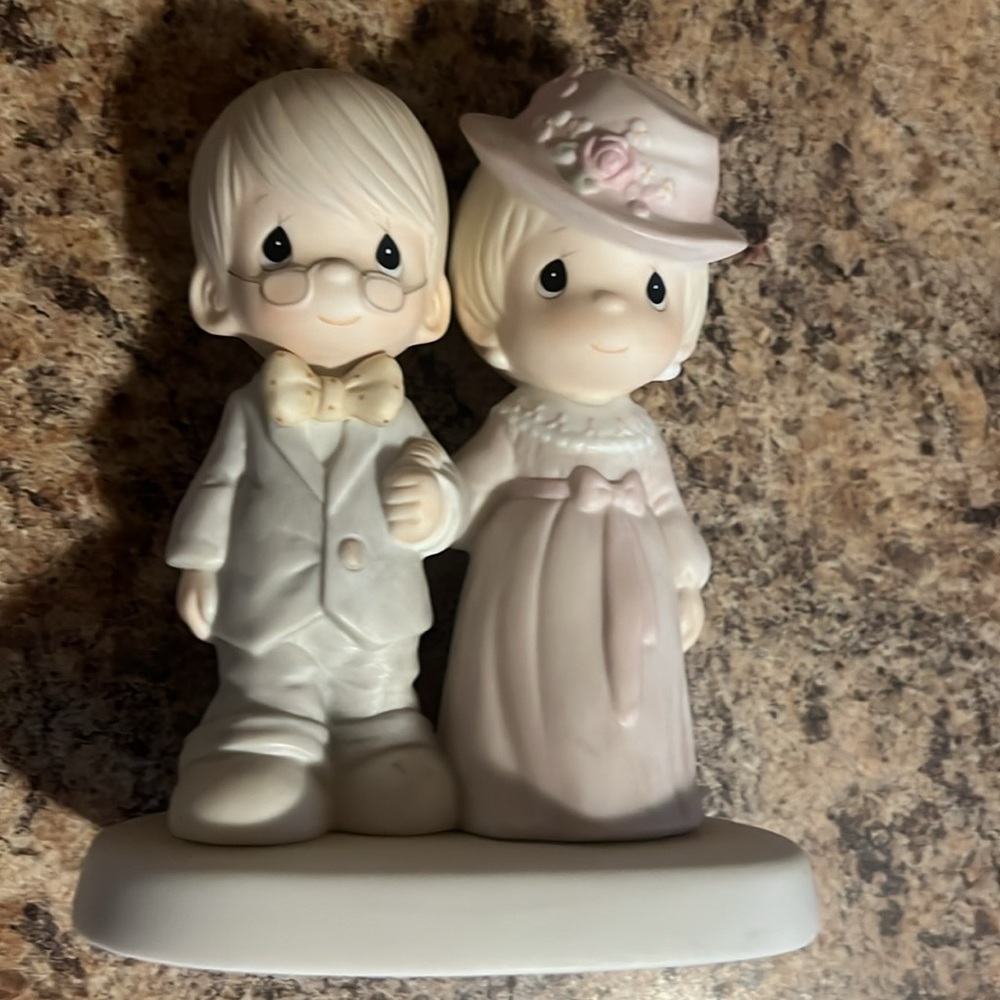 1986 Samuel J. Butcher 100501 Precious Moments God Bless Our Family. anniv. gift